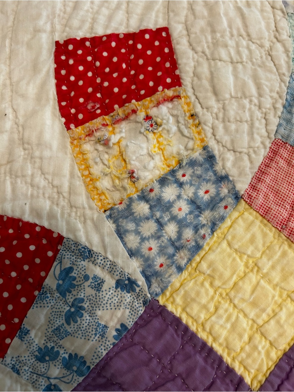 Vintage Double Wedding Ring Quilt - Cream Background with Multicolor Rings - Picture 9 of 16